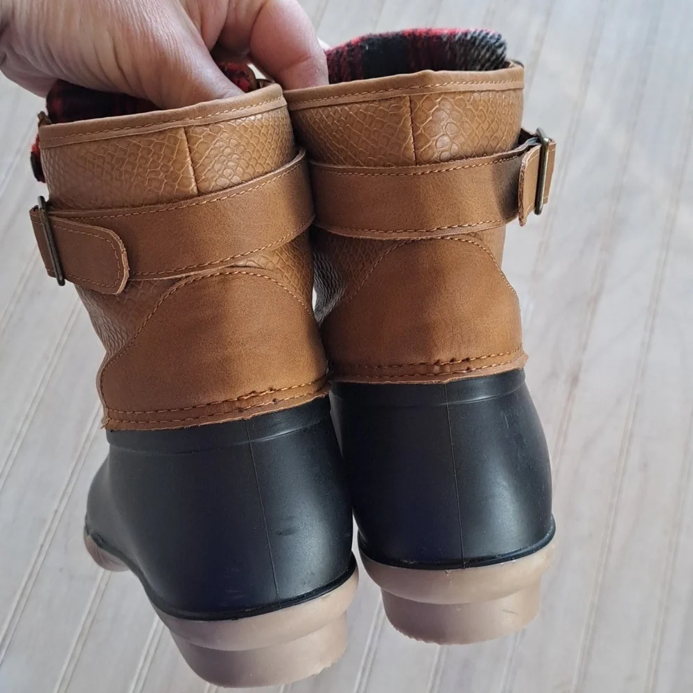 Maurices Jade Side Buckle Lace Up Duck Boot Red Lace Rainboots - Picture 4 of 12